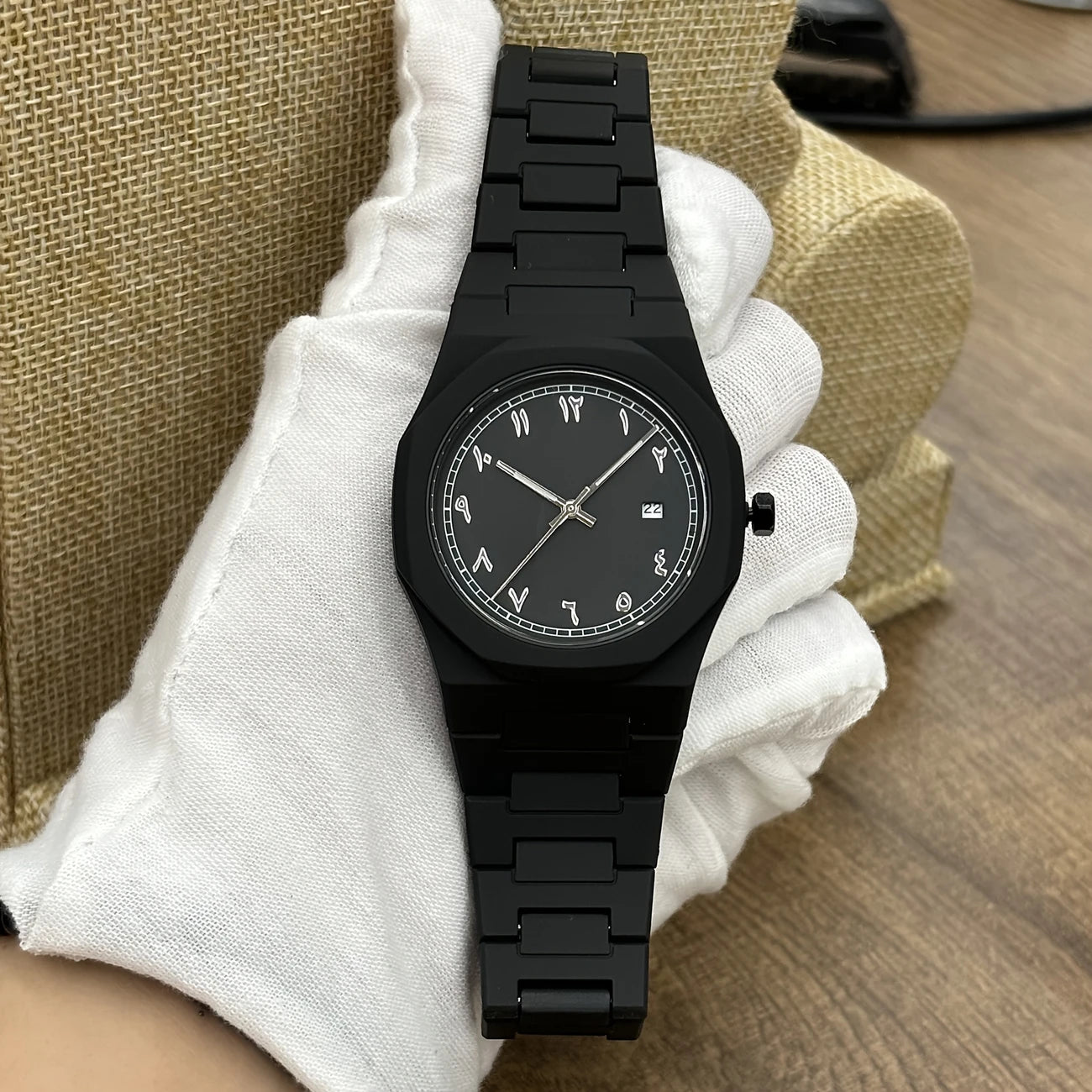 Black Aura Watch – Minimalist Luxury Timepiece